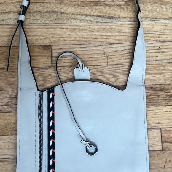 👜 Elena Ghisellini White Leather Crossbody Bag – Braided Trim, Adjustable Strap - Picture 3 of 3